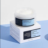 Crème Acide Hyaluronique au thé vert COSRX 50 ML dans un pot ouvert montrant la texture de la crème.