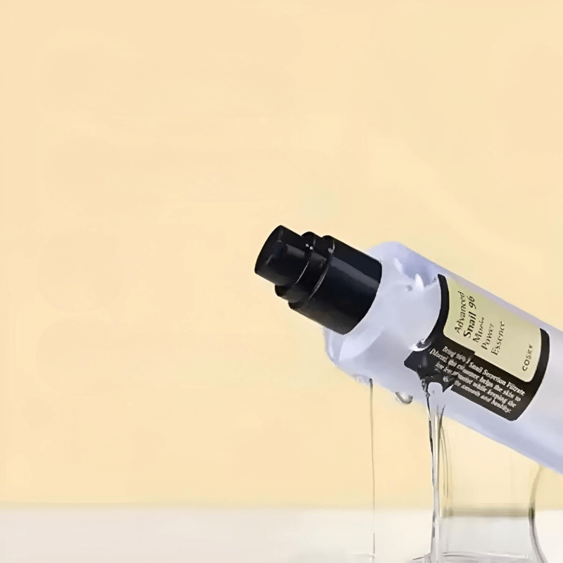 Essence Advanced Snail 96 COSRX serum visage anti age with moisturizing properties.